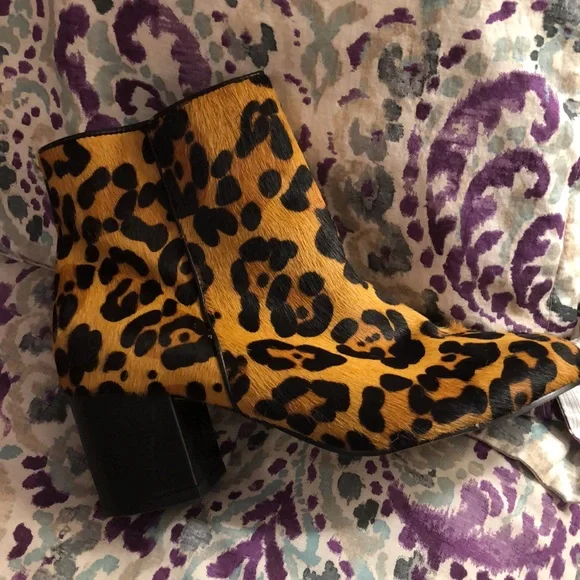 EUC Urban Outfitters Thelma Leopard Print Ankle Boots Size 8 - Picture 3 of 15